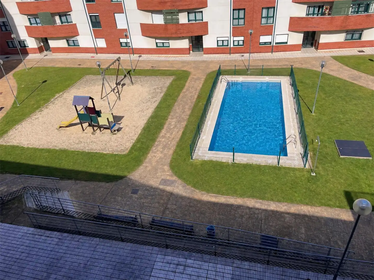 Piscina de Piso en venta en San Andrés del Rabanedo con Terraza y Piscina