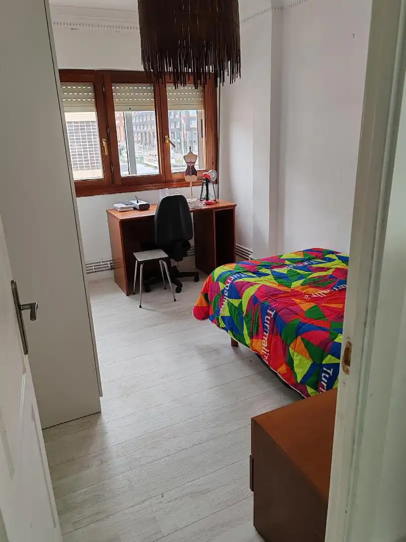 Room in Iparragirre Etorbidea, 72, Centro Urbano - Hirigunea Bedroom of Flat for share in Leioa