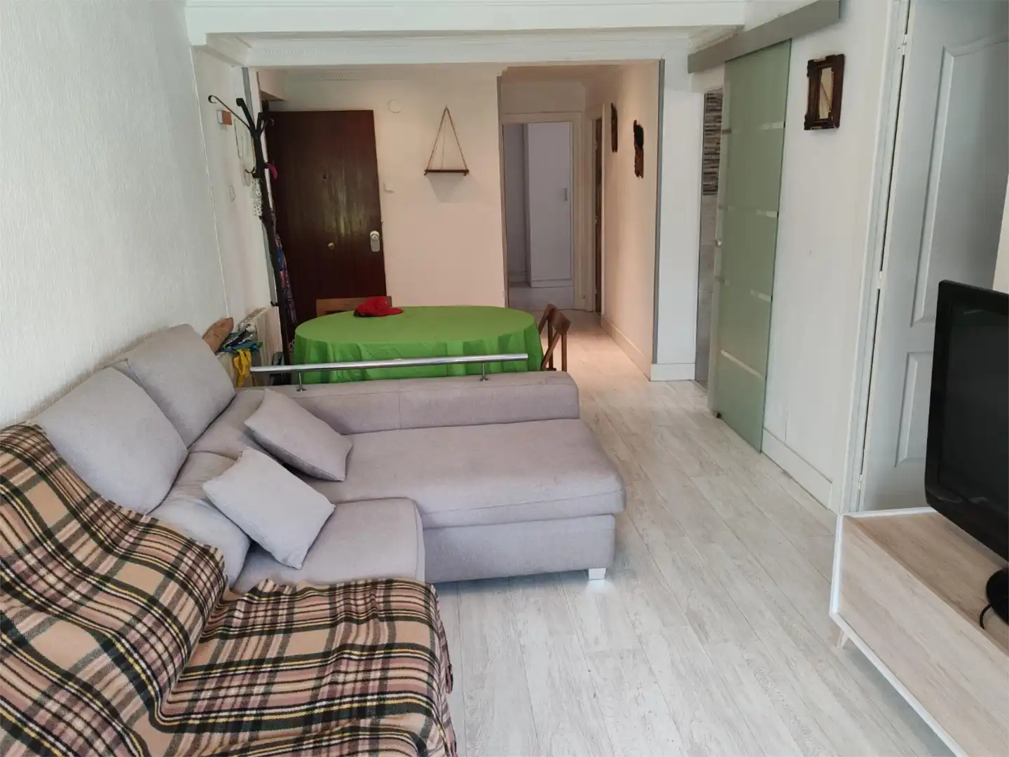 Room in Iparragirre Etorbidea, 72, Centro Urbano - Hirigunea Living room of Flat for share in Leioa