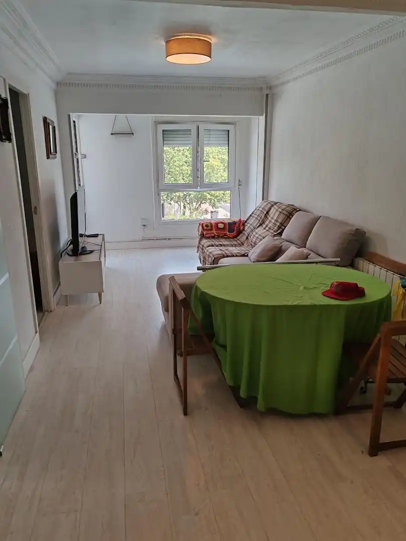 Room in Iparragirre Etorbidea, 72, Centro Urbano - Hirigunea Living room of Flat for share in Leioa