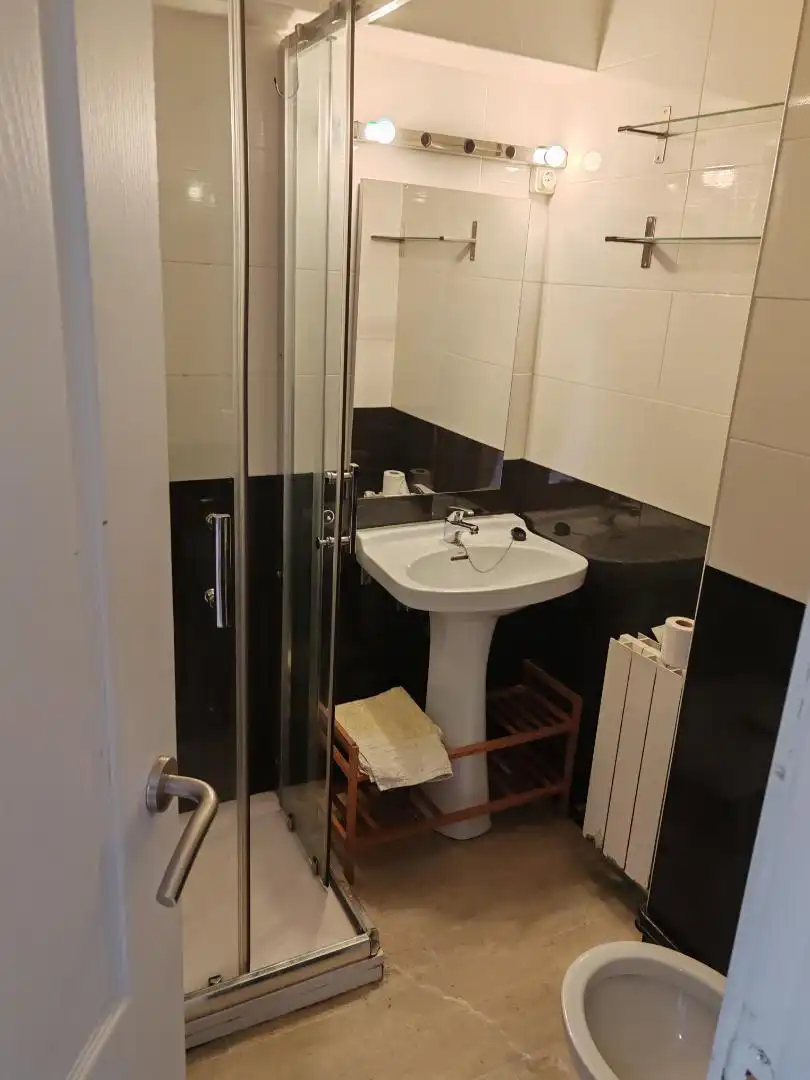 Room in Iparragirre Etorbidea, 72, Centro Urbano - Hirigunea Bathroom of Flat for share in Leioa
