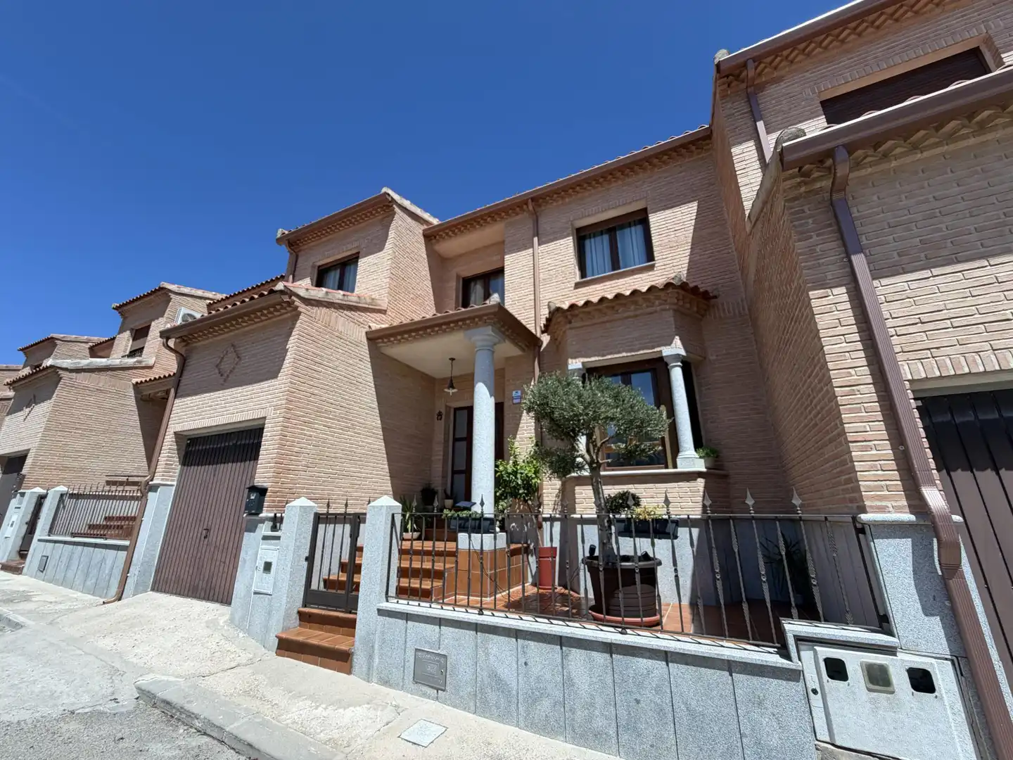Casa adosada en venda a Calle Río de Janeiro, 9, Gálvez Vista exterior de Casa adosada en venda en Gálvez amb Calefacció, Jardí privat i Terrassa
