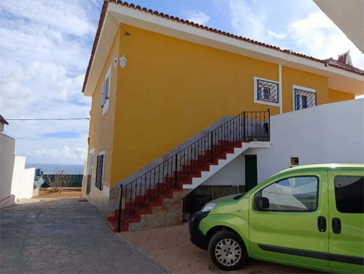 Vista exterior de Casa o xalet en venda en Candelaria amb Terrassa