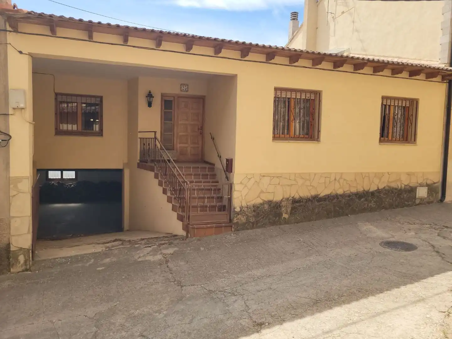Casa o chalet en venta en Calle Empedrada, 2, La Fresneda Vista exterior de Casa o chalet en venta en La Fresneda con Aire acondicionado, Calefacción y Jardín privado