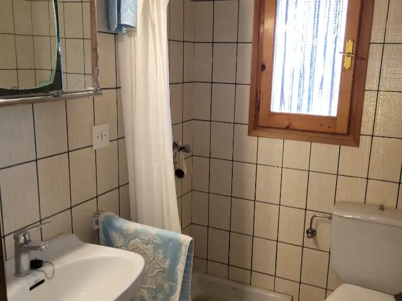 Casa o chalet en venta en Calle Empedrada, 2, La Fresneda Baño de Casa o chalet en venta en La Fresneda con Aire acondicionado, Calefacción y Jardín privado