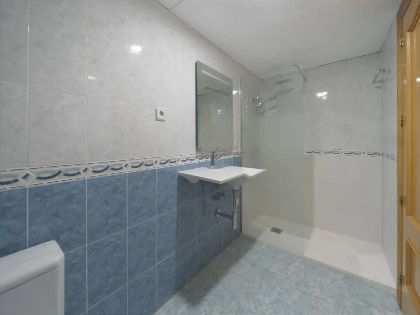 Flat for sale in Plaza Julián Romea, 3, Santa Catalina - San Bartolomé Bathroom of Flat for sale in Murcia with Air Conditioner, Heating and Terrace