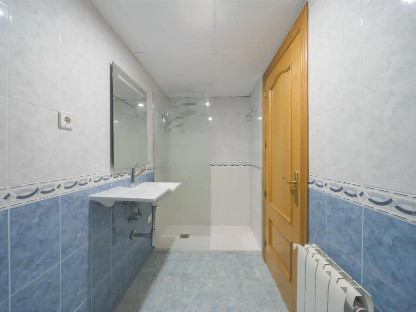 Flat for sale in Plaza Julián Romea, 3, Santa Catalina - San Bartolomé Bathroom of Flat for sale in Murcia with Air Conditioner, Heating and Terrace
