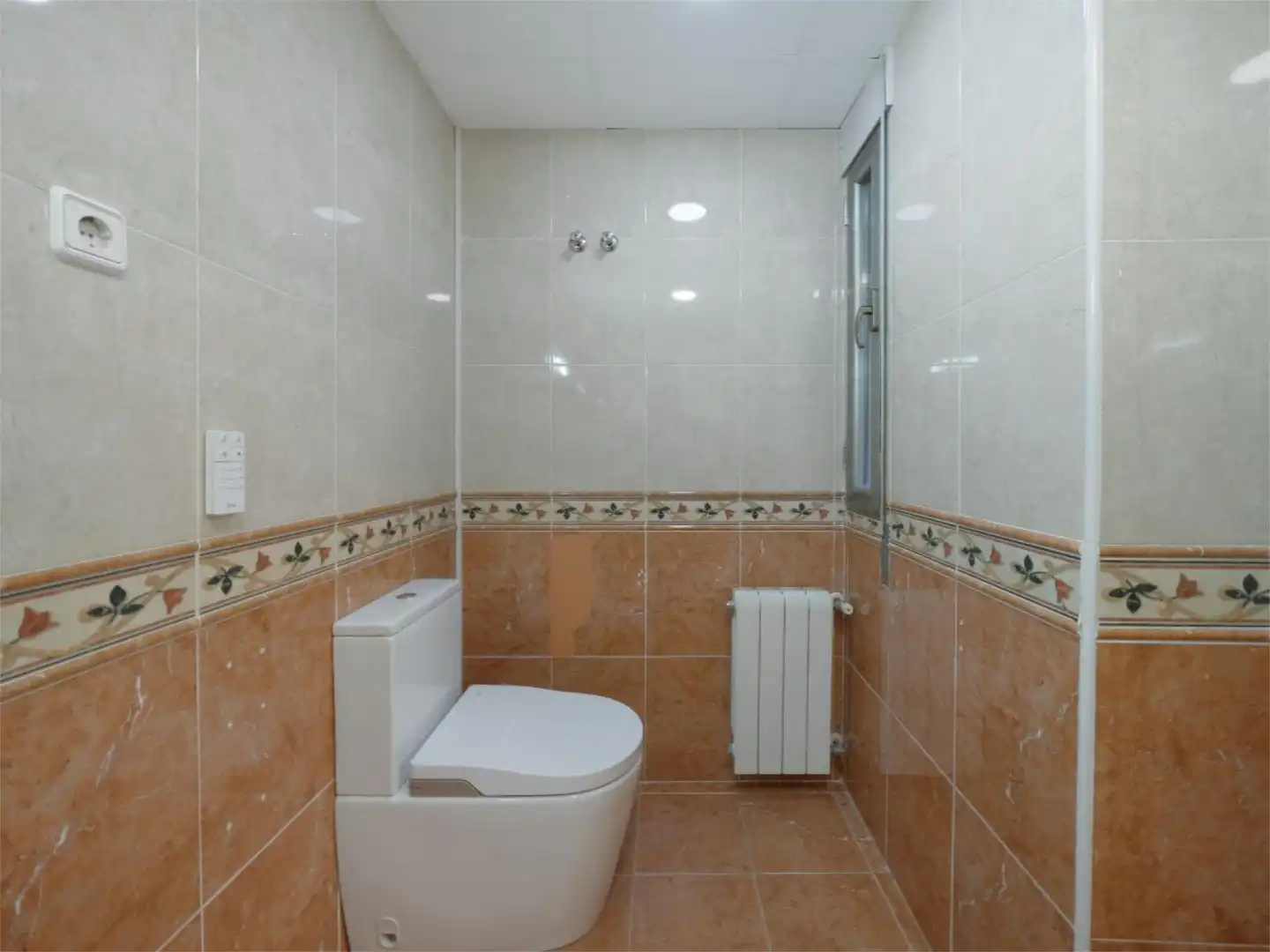 Flat for sale in Plaza Julián Romea, 3, Santa Catalina - San Bartolomé Bathroom of Flat for sale in Murcia with Air Conditioner, Heating and Terrace