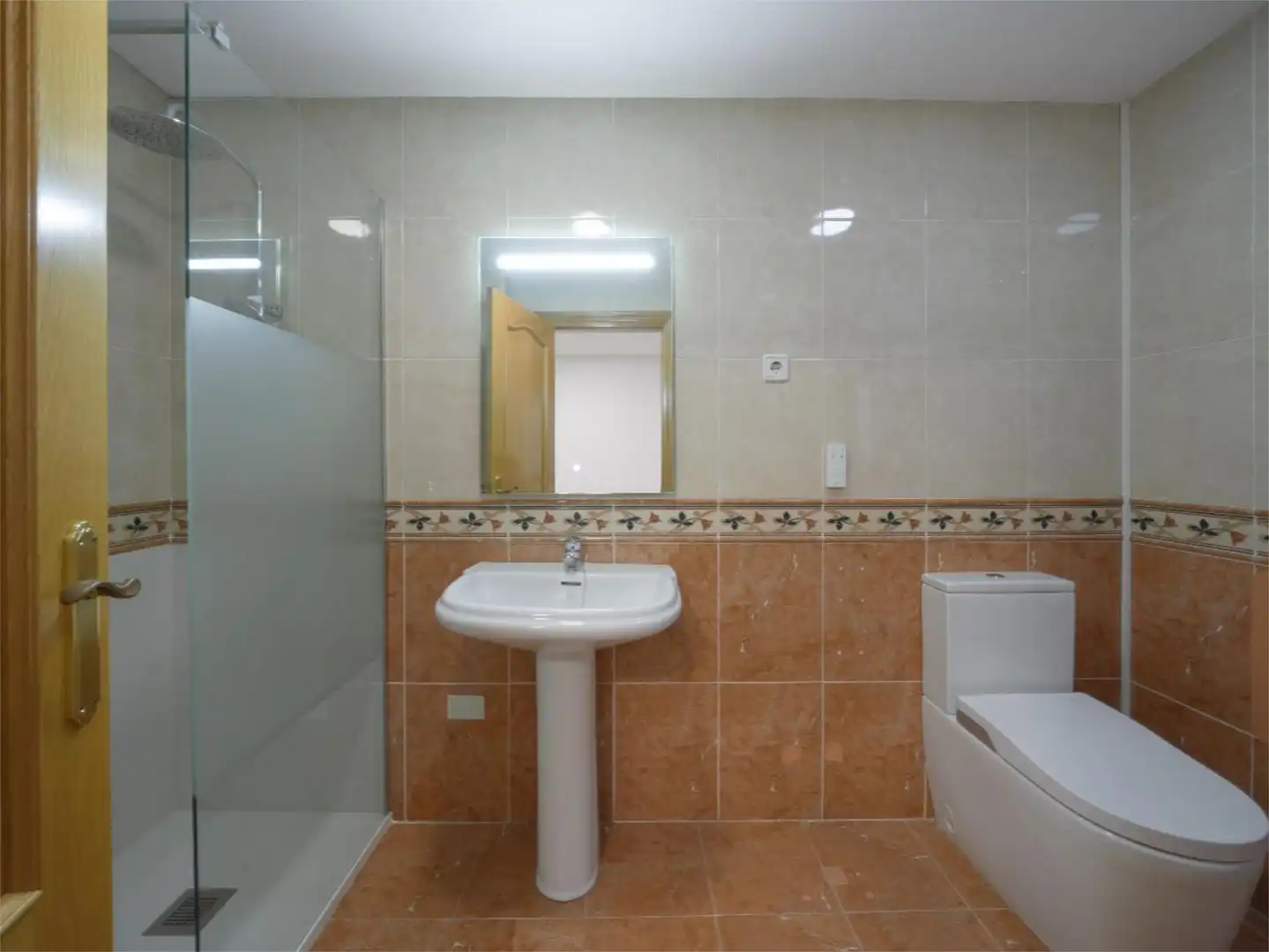 Flat for sale in Plaza Julián Romea, 3, Santa Catalina - San Bartolomé Bathroom of Flat for sale in Murcia with Air Conditioner, Heating and Terrace