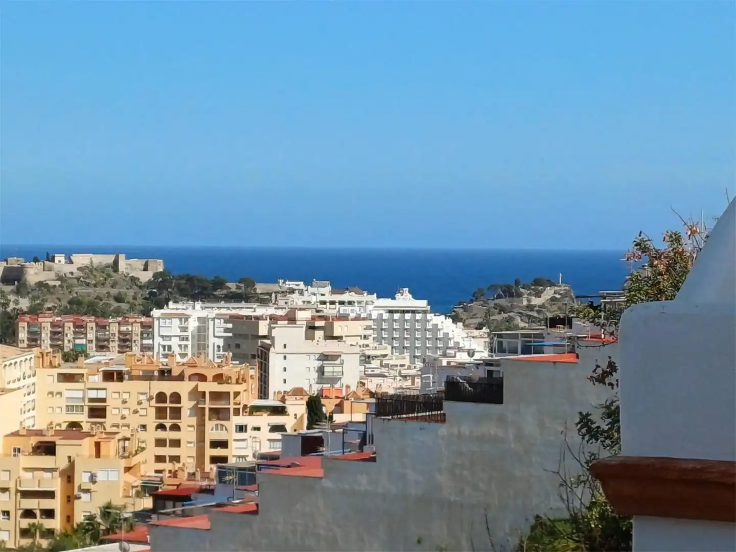Einfamilien-Reihenhaus zum Verkauf in Camino Los Marinos, 54a, Cotobro Außenansicht von Einfamilien-Reihenhaus zum Verkauf in Almuñécar mit Klimaanlage, Terrasse und Schwimmbad