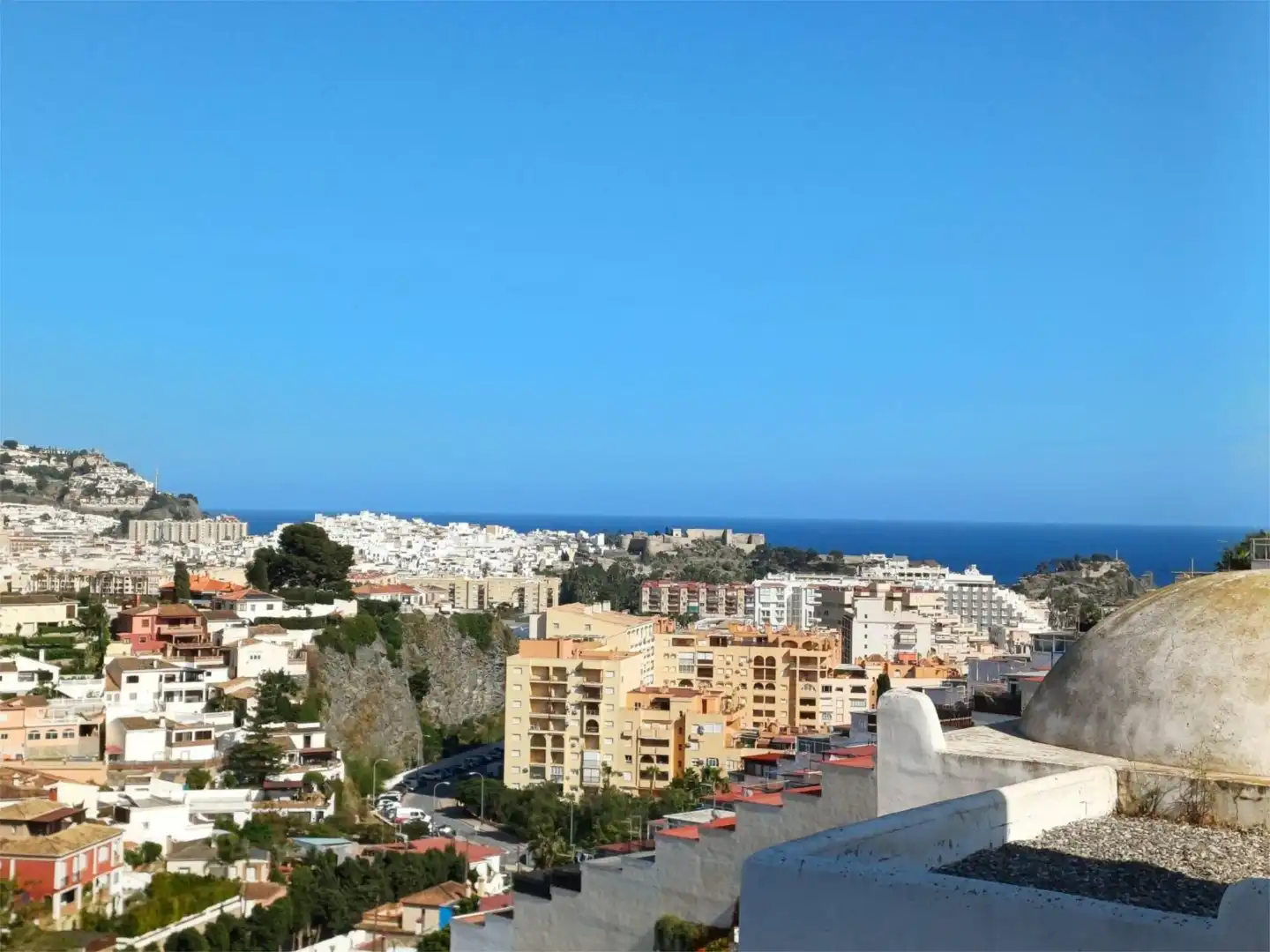 Einfamilien-Reihenhaus zum Verkauf in Camino Los Marinos, 54a, Cotobro Außenansicht von Einfamilien-Reihenhaus zum Verkauf in Almuñécar mit Klimaanlage, Terrasse und Schwimmbad
