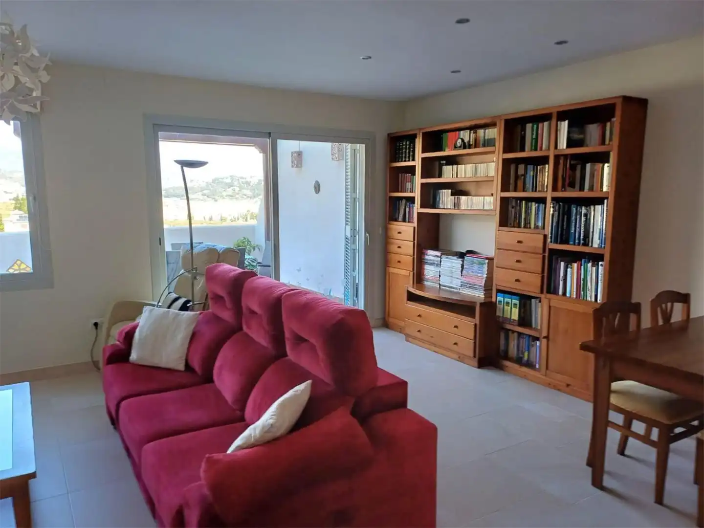 Einfamilien-Reihenhaus zum Verkauf in Camino Los Marinos, 54a, Cotobro Wohnzimmer von Einfamilien-Reihenhaus zum Verkauf in Almuñécar mit Klimaanlage, Terrasse und Schwimmbad