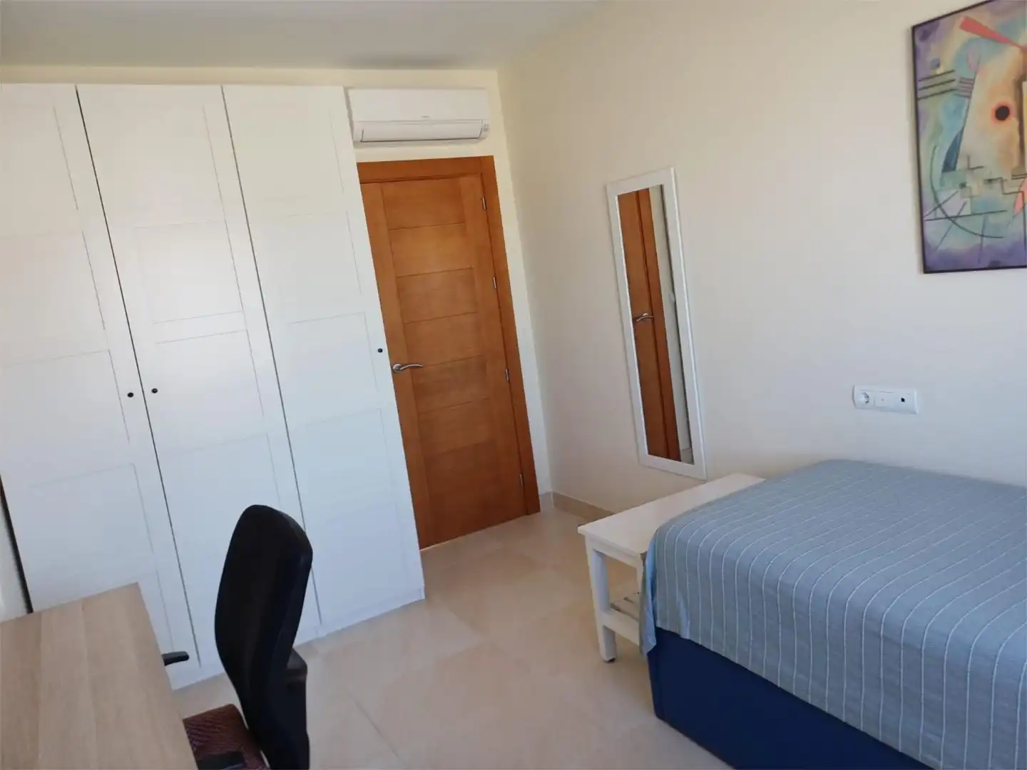 Einfamilien-Reihenhaus zum Verkauf in Camino Los Marinos, 54a, Cotobro Schlafzimmer von Einfamilien-Reihenhaus zum Verkauf in Almuñécar mit Klimaanlage, Terrasse und Schwimmbad