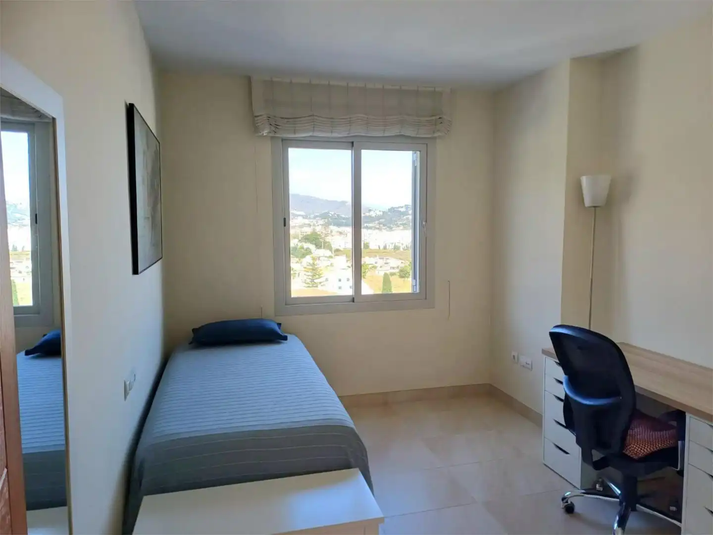 Einfamilien-Reihenhaus zum Verkauf in Camino Los Marinos, 54a, Cotobro Schlafzimmer von Einfamilien-Reihenhaus zum Verkauf in Almuñécar mit Klimaanlage, Terrasse und Schwimmbad