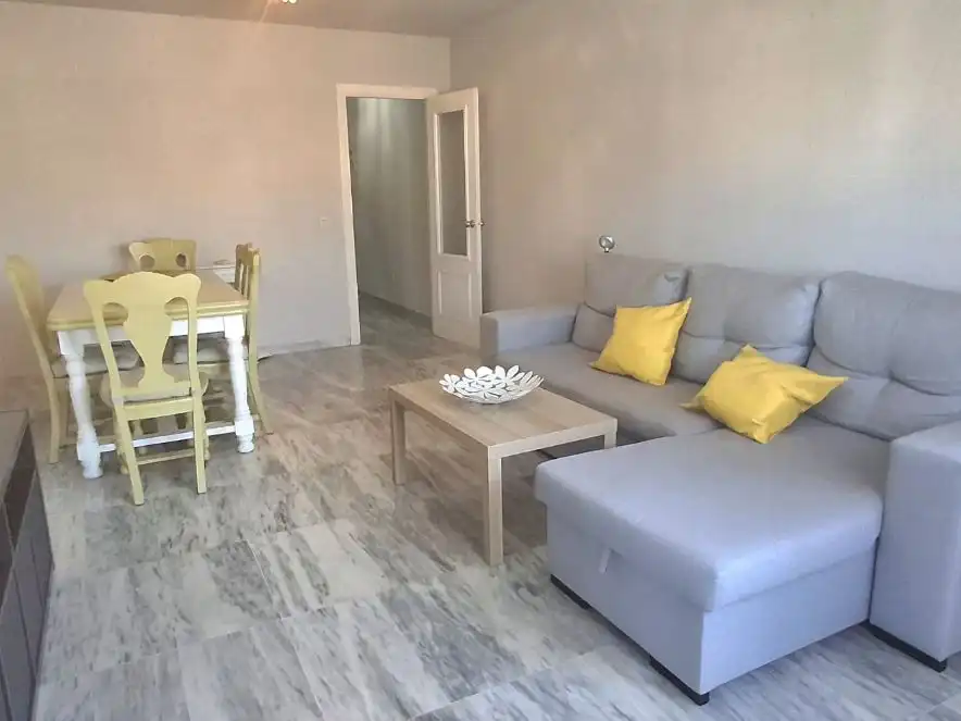 Sala d'estar de Pis per a compartir en Málaga amb Aire condicionat, Terrassa i Moblat