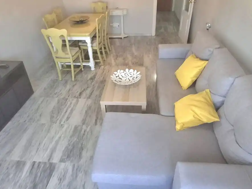 Sala d'estar de Pis per a compartir en Málaga amb Aire condicionat, Terrassa i Moblat
