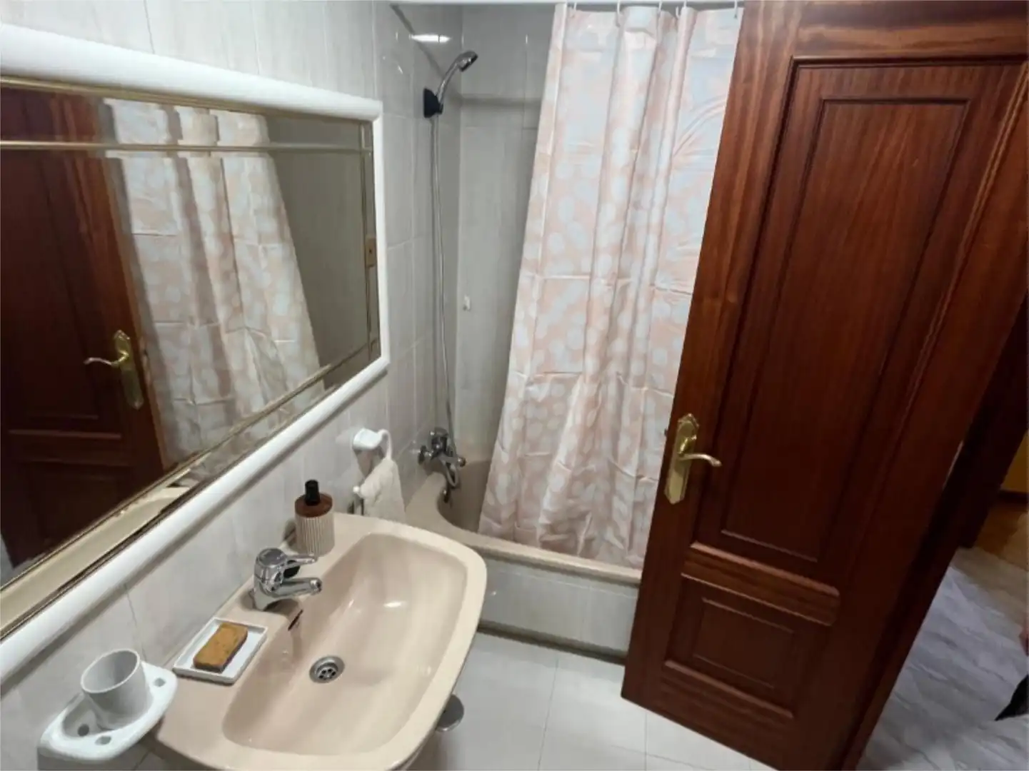 Piso en venta en Avenida Conde de Fenosa, 51, O Barco de Valdeorras Baño de Piso en venta en O Barco de Valdeorras con Terraza y Balcón