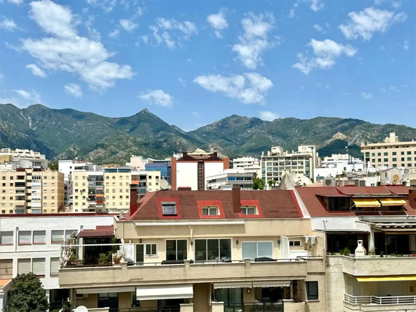 Vista exterior de Pis de lloguer en Marbella amb Aire condicionat, Calefacció i Terrassa