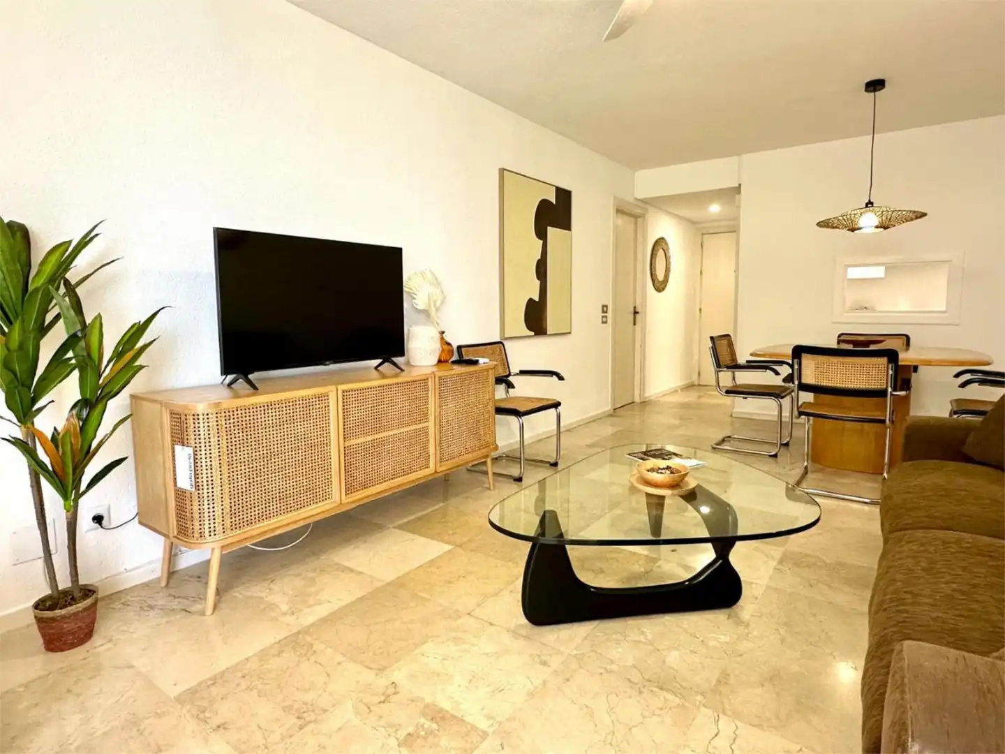 Sala d'estar de Pis de lloguer en Marbella amb Aire condicionat, Calefacció i Terrassa