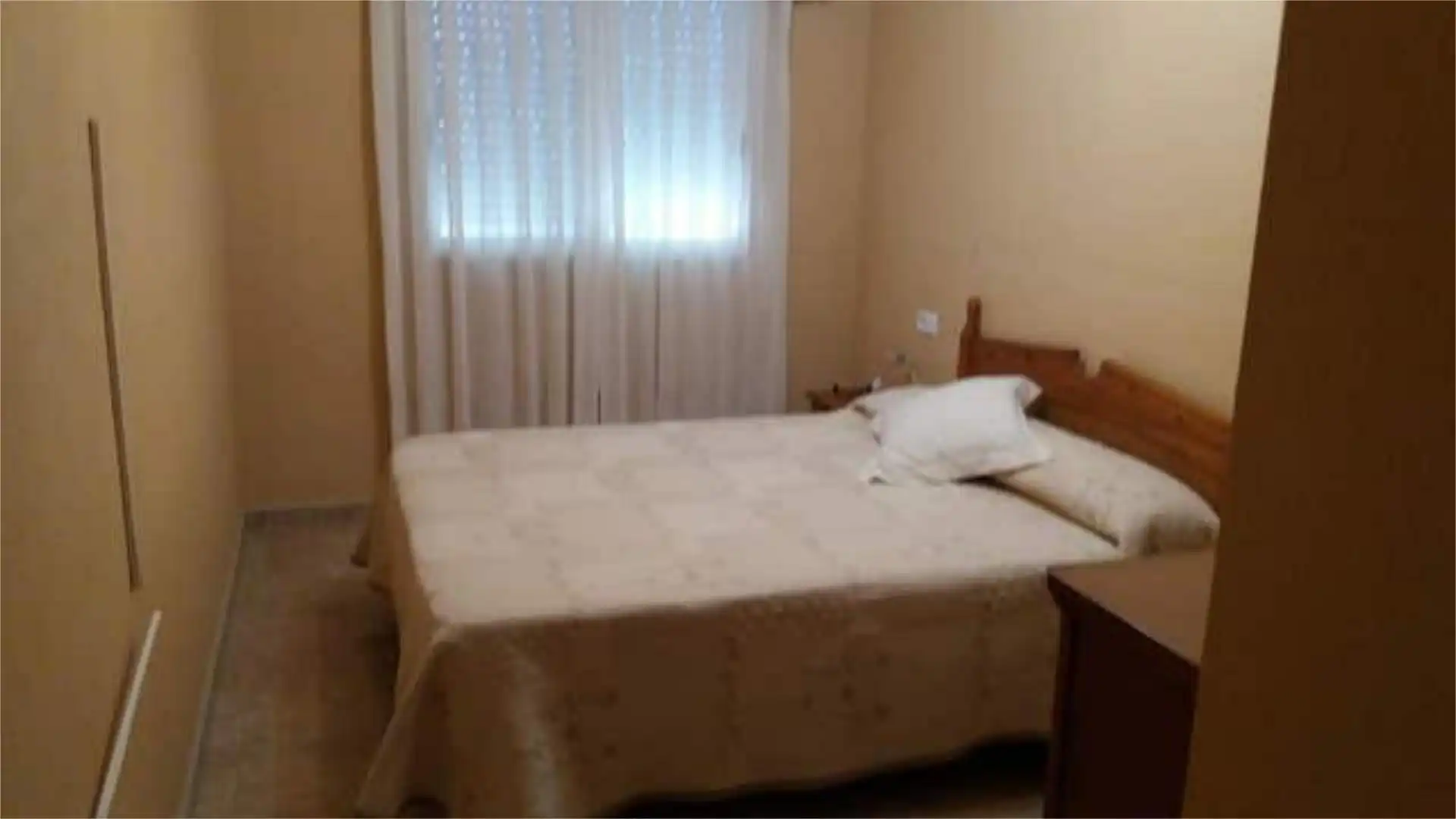 Dormitori de Pis de lloguer en  Murcia Capital amb Calefacció, Terrassa i Moblat