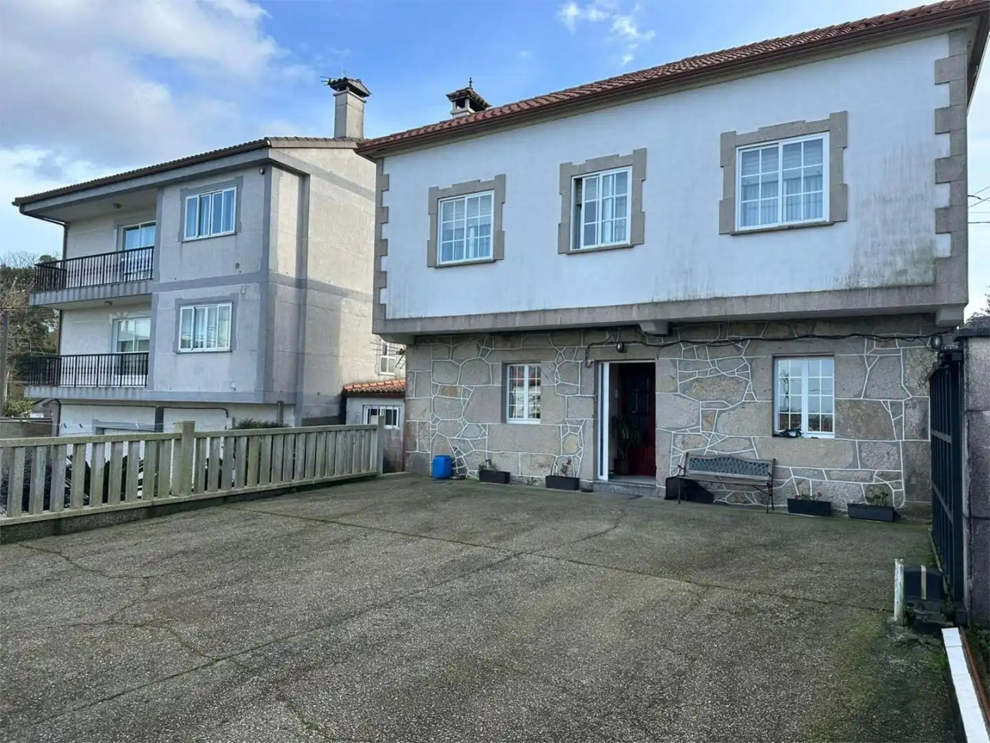 Vista exterior de Piso en venta en Padrón con Calefacción, Terraza y Amueblado