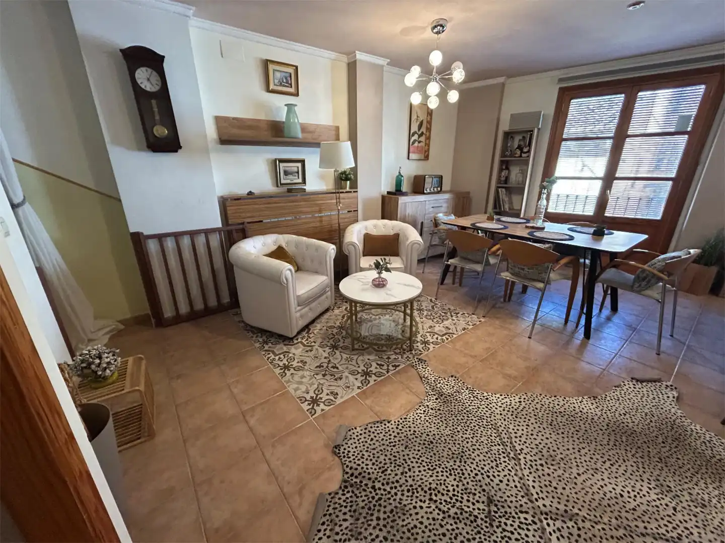 Dúplex de alquiler en Calle de Juan Izquierdo, 30, Casco Antiguo Comedor de Dúplex de alquiler en Llíria con Aire acondicionado, Calefacción y Terraza