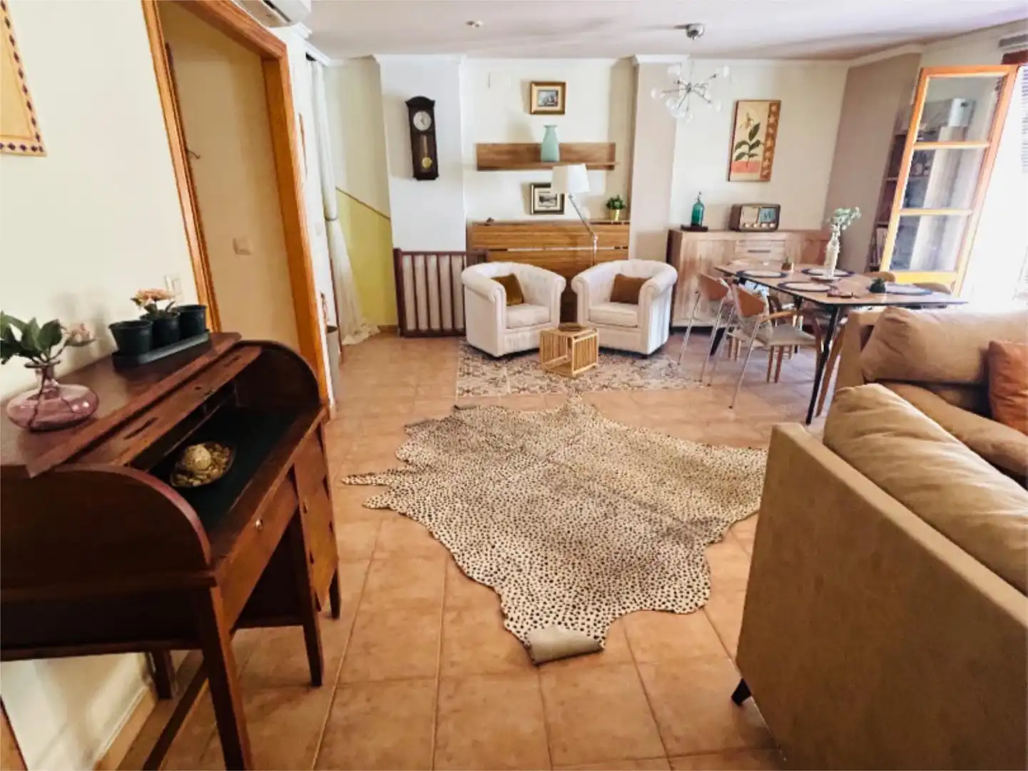 Dúplex de alquiler en Calle de Juan Izquierdo, 30, Casco Antiguo Sala de estar de Dúplex de alquiler en Llíria con Aire acondicionado, Calefacción y Terraza
