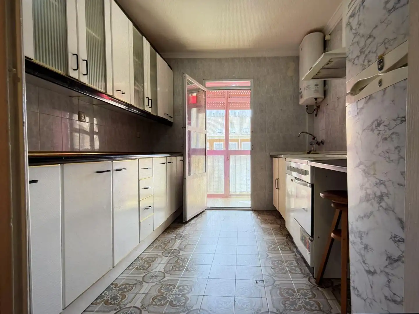 Piso en venta en Calle de Santa Teresa, 2, Nuevo Aranjuez - Ciudad de las Artes Cocina de Piso en venta en Aranjuez con Terraza y Balcón