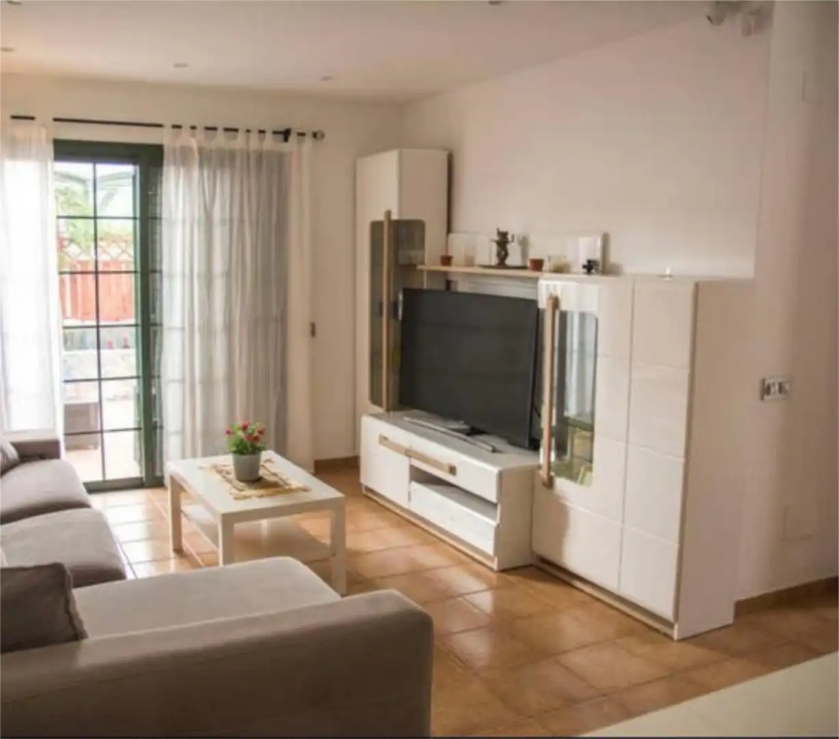 Sala de estar de Casa adosada de alquiler en Agaete con Terraza, Trastero y Amueblado