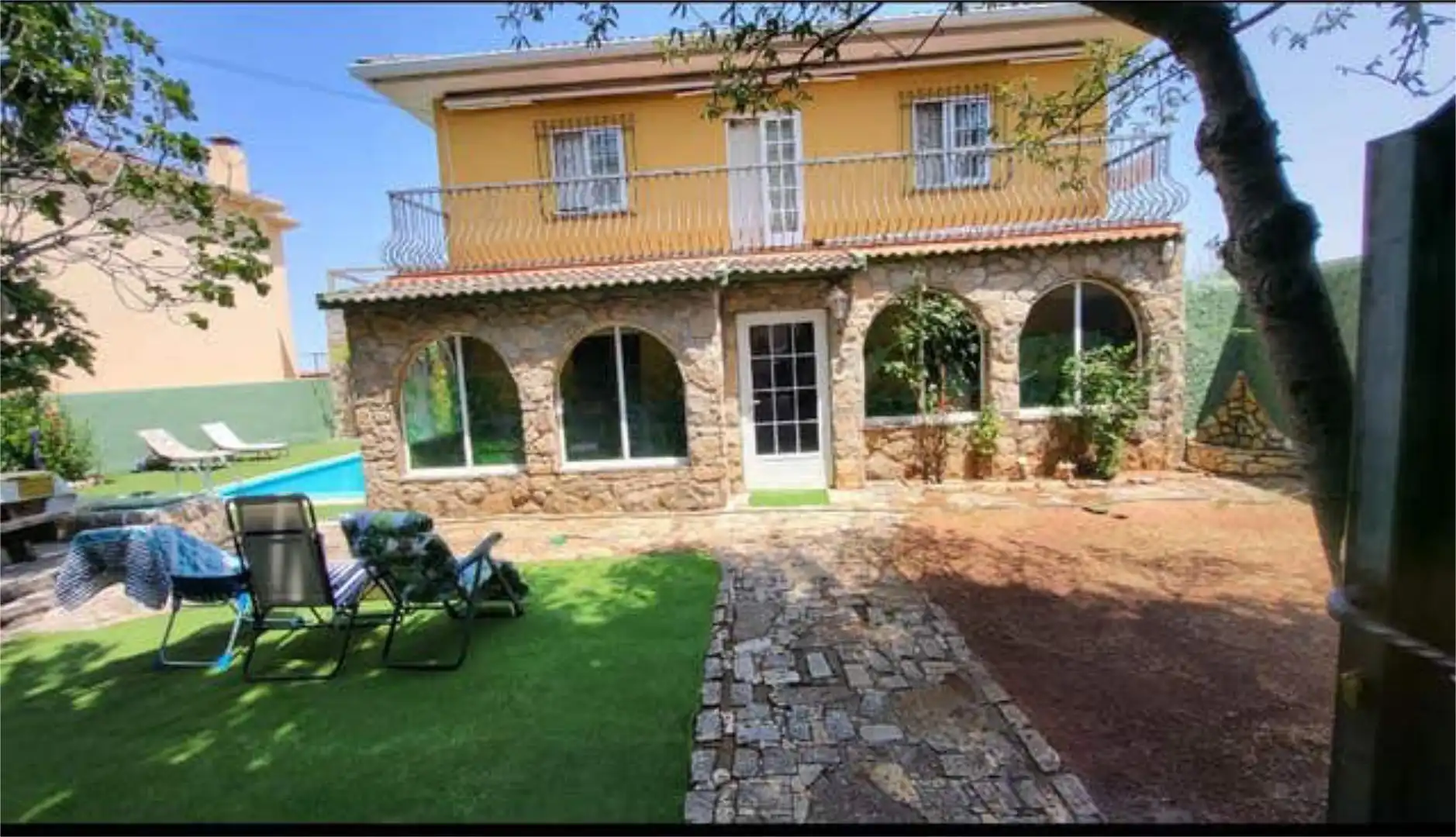 Vista exterior de Casa adosada de alquiler en Doñinos de Salamanca con Calefacción, Jardín privado y Terraza