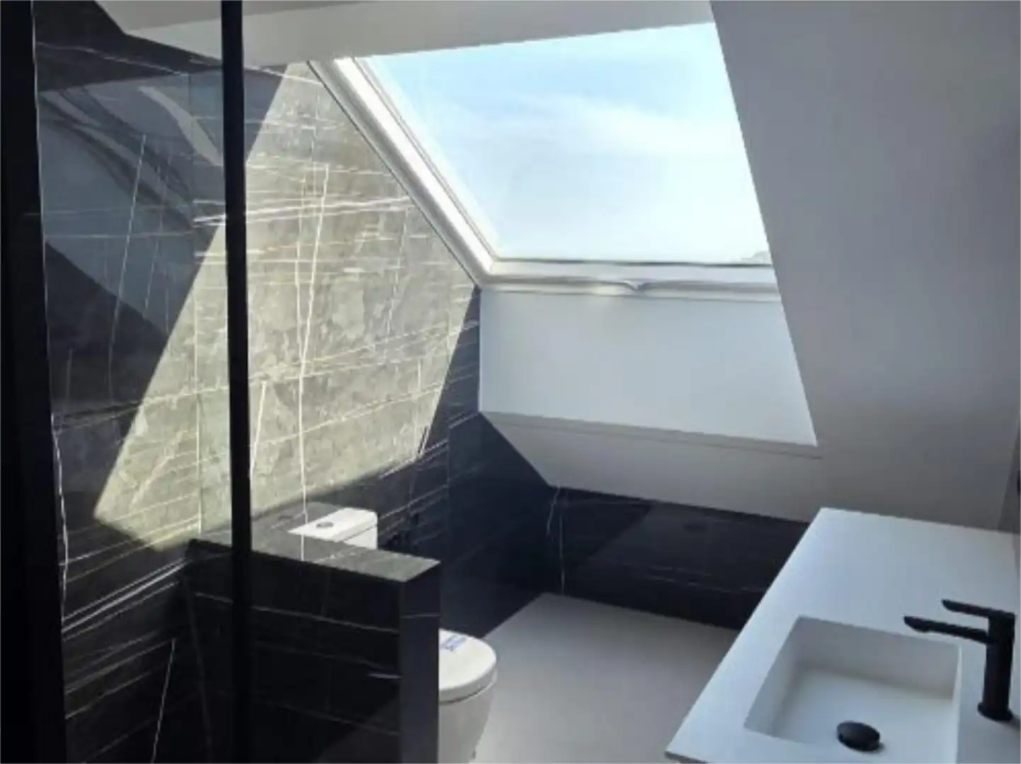 Badezimmer von Dachboden zum Verkauf in Gijón  mit Heizung