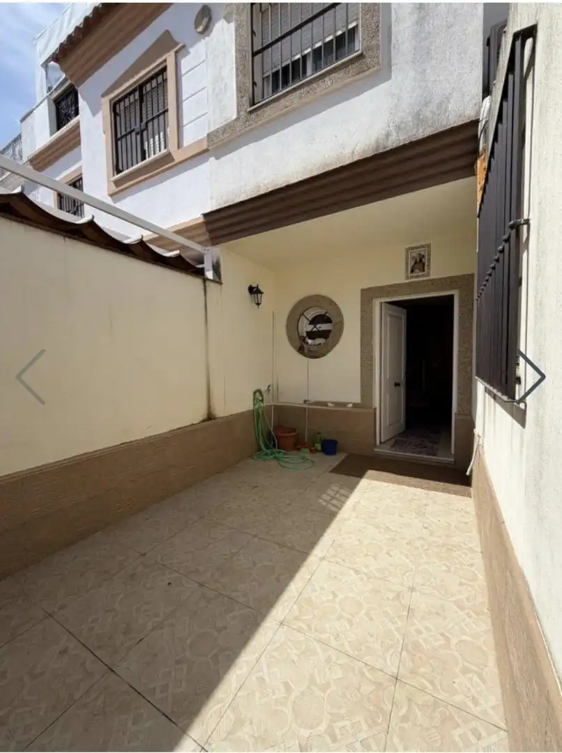 Jardí de Casa adosada en venda en Utrera amb Aire condicionat, Calefacció i Traster
