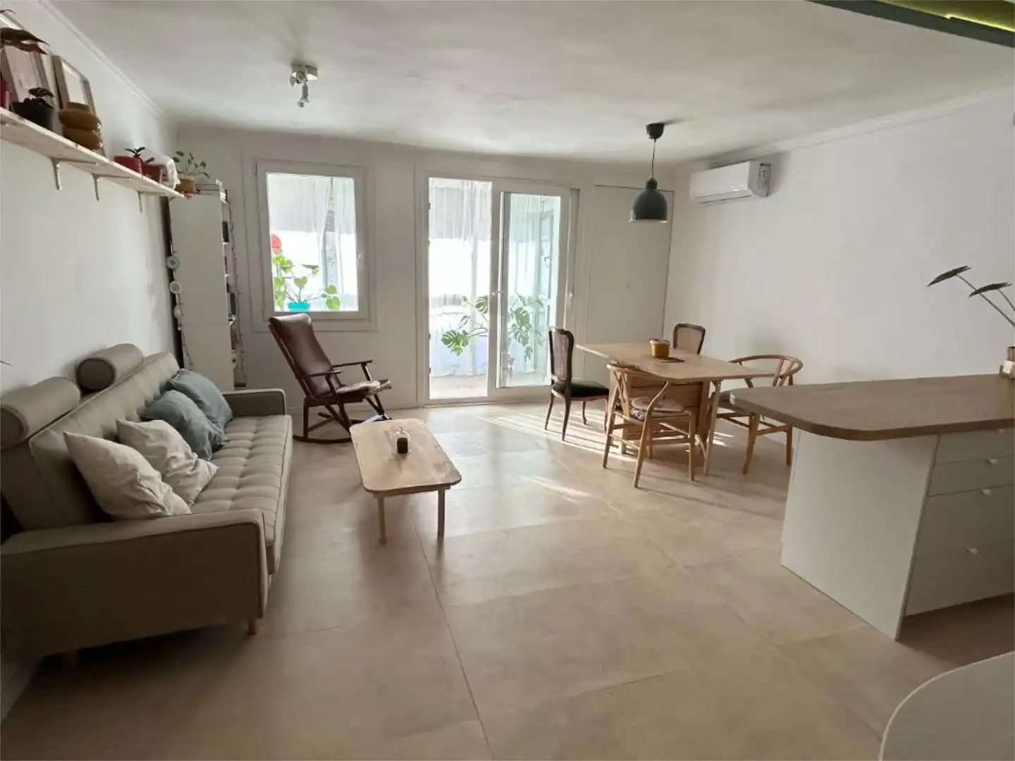 Sala de estar de Piso en venta en  Madrid Capital con Aire acondicionado y Balcón