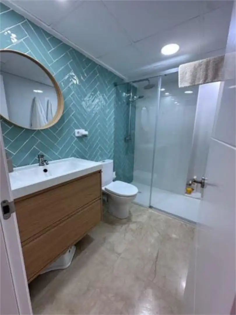 Apartamento de alquiler en Oliva Playa Baño de Apartamento de alquiler en Oliva con Calefacción, Jardín privado y Terraza