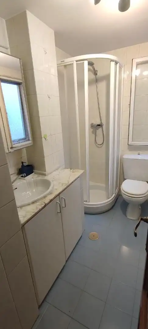 Wohnung zur Miete in Rúa Hábitat, 8, Perillo Badezimmer von Wohnung zur Miete in Oleiros mit Terrasse und Abstellraum