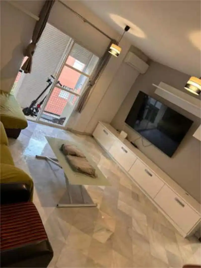 Sala de estar de Piso de alquiler en  Sevilla Capital con Trastero, Piscina y Amueblado