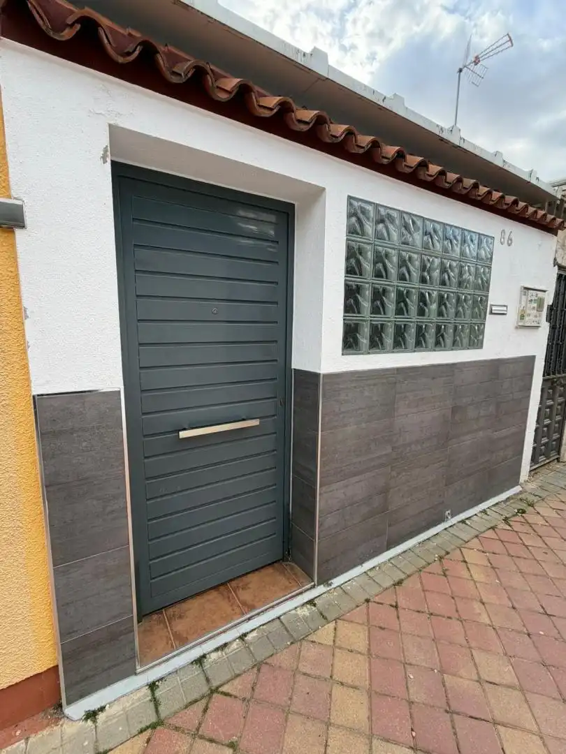 Exterior view of Detached homes for sale in  Madrid Capital  with Terrace and Balcony