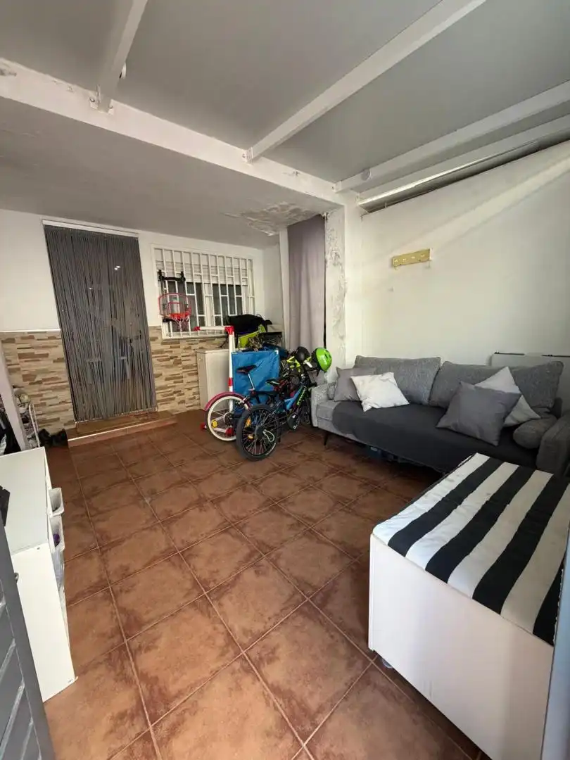 Casa adosada en venda a Calle de Santa Rafaela María del Sagrado Corazón, 86, Entrevías Casa adosada en venda en Madrid amb Calefacció, Terrassa i Traster