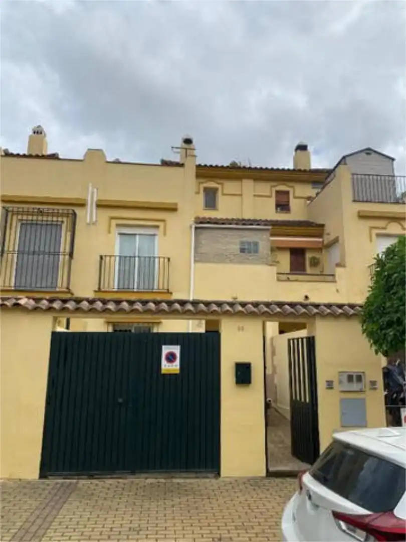 Vista exterior de Casa o xalet en venda en Bormujos amb Terrassa i Piscina