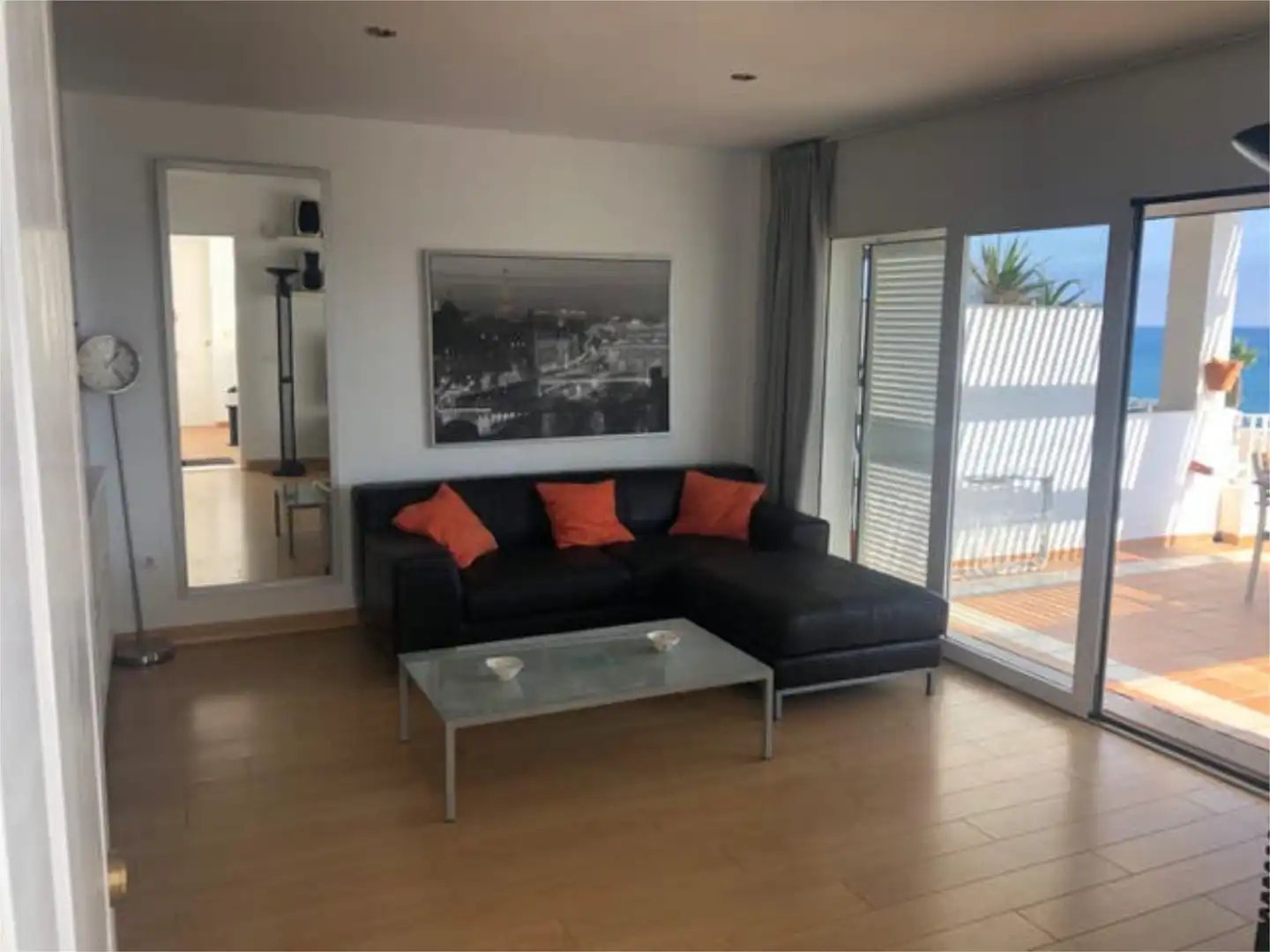 Ático de alquiler en Mojácar Playa - Las Ventanicas - La Paratá Sala de estar de Ático de alquiler en Mojácar con Calefacción, Jardín privado y Terraza