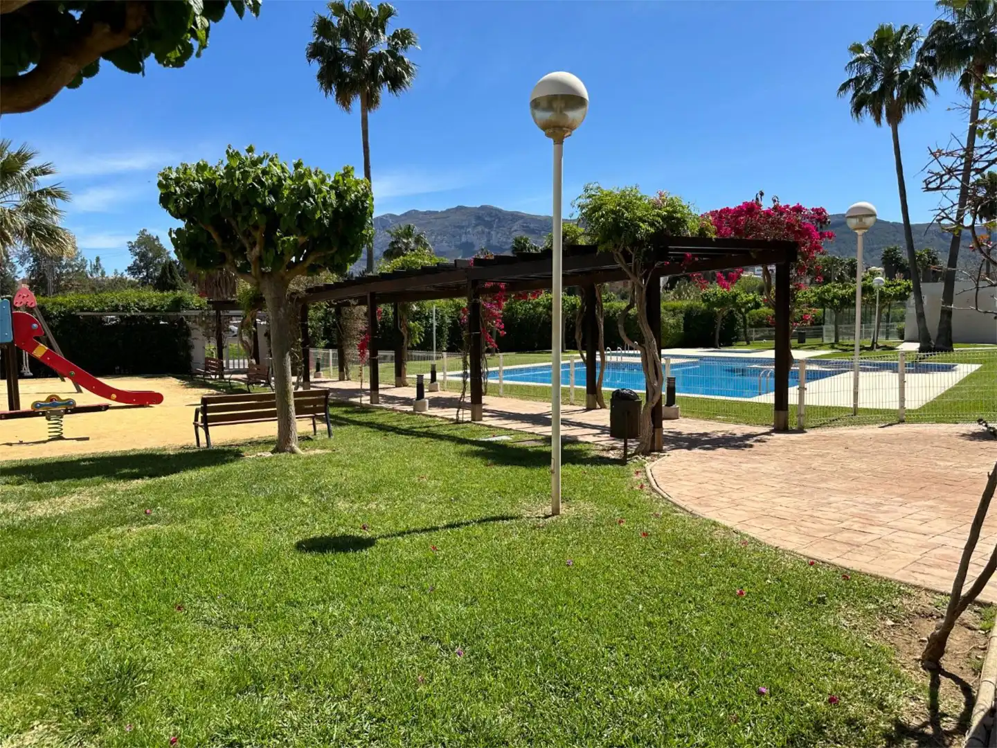 Piso en venta en Camí del Llavador, 5, Les Bassetes - El Marjal Jardín de Piso en venta en Dénia con Aire acondicionado, Terraza y Piscina