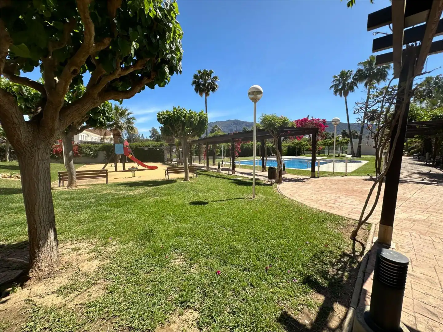 Piso en venta en Camí del Llavador, 5, Les Bassetes - El Marjal Jardín de Piso en venta en Dénia con Aire acondicionado, Terraza y Piscina