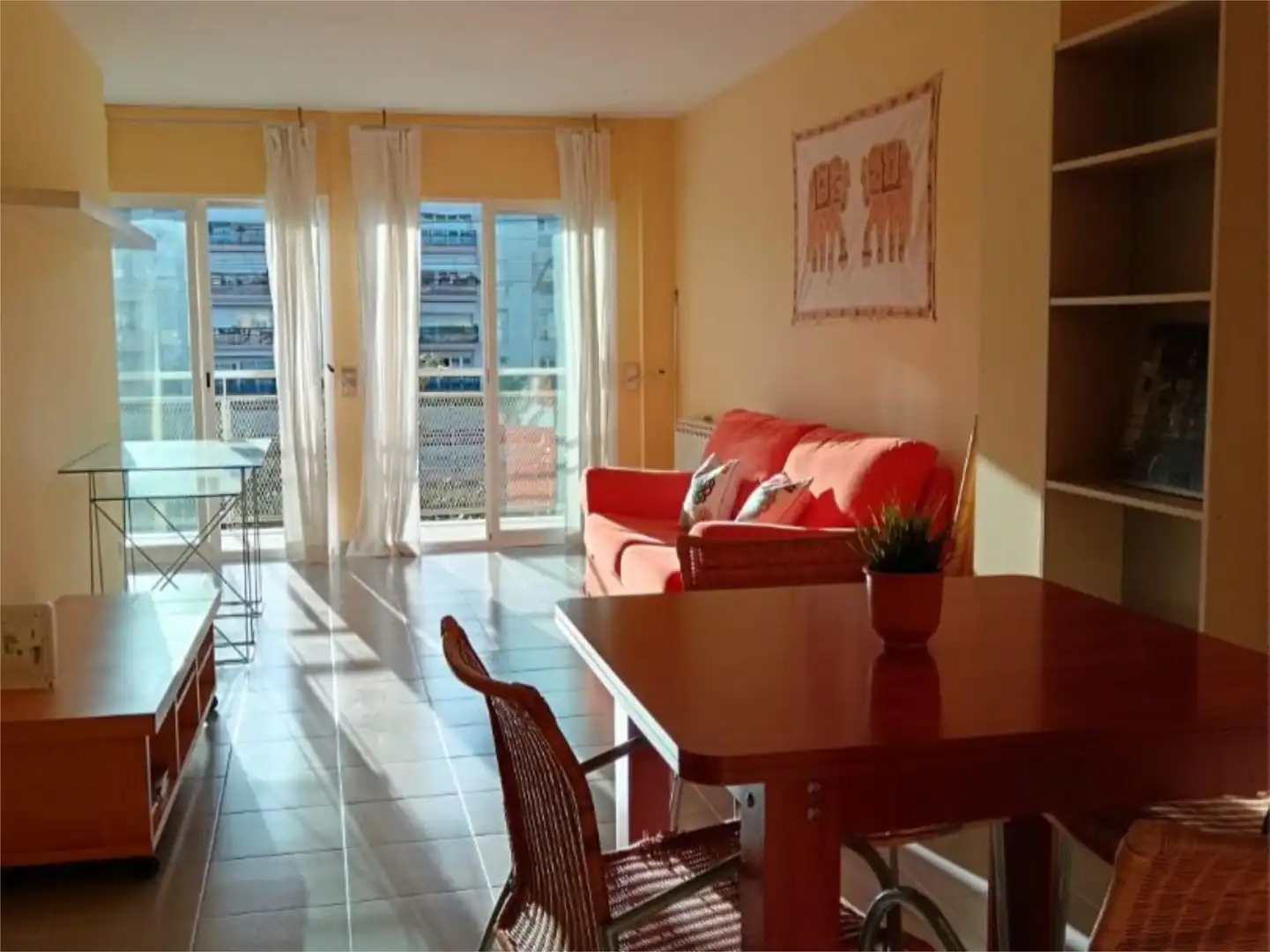 Living room of Flat for sale in Girona  with Heating, Furnished and Balcony