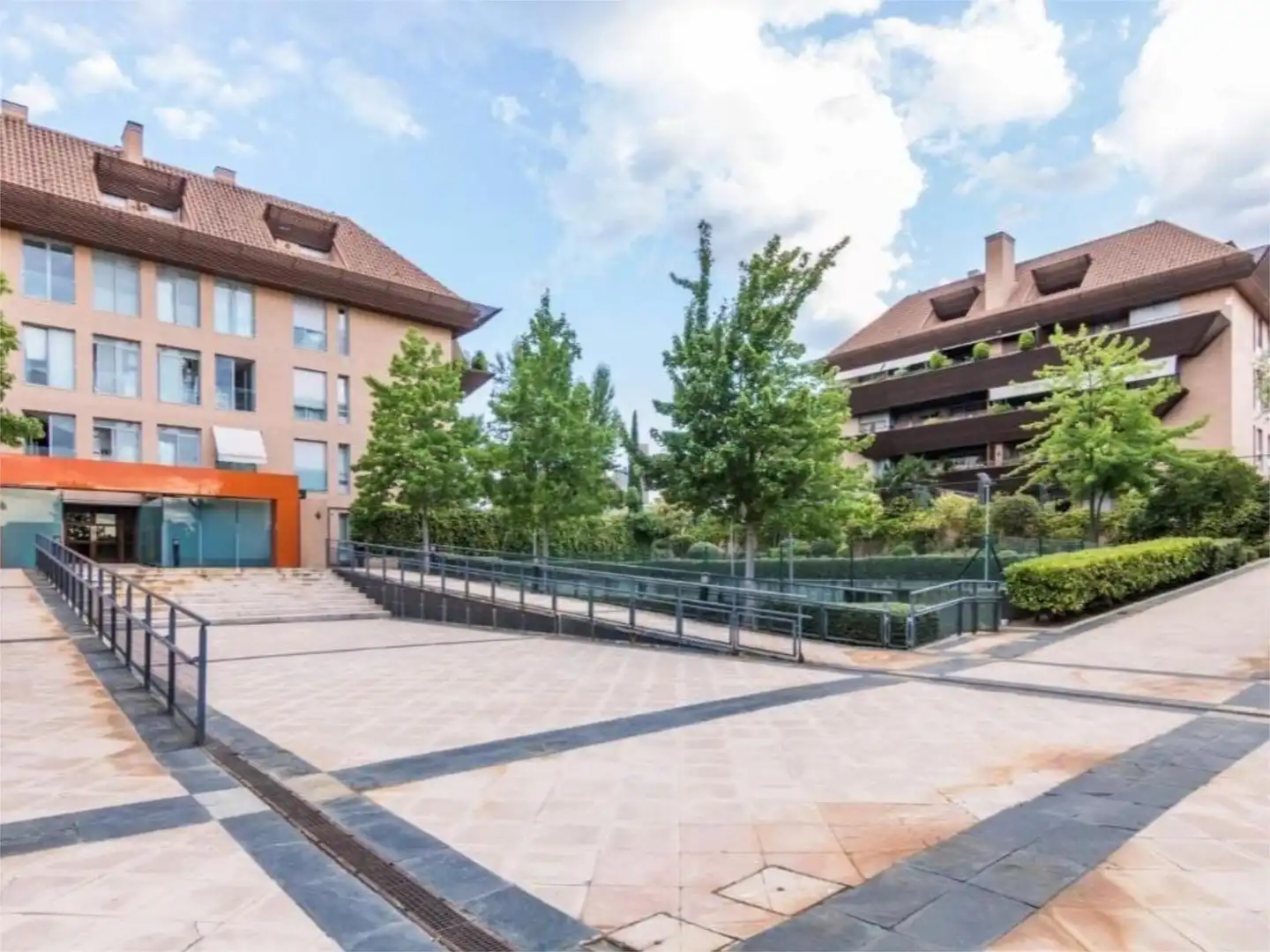 Wohnung zum Verkauf in Calle de la Comunidad Canaria, 4c, Valdepastores - Las Encinas Außenansicht von Wohnung zum Verkauf in Boadilla del Monte mit Klimaanlage, Terrasse und Schwimmbad