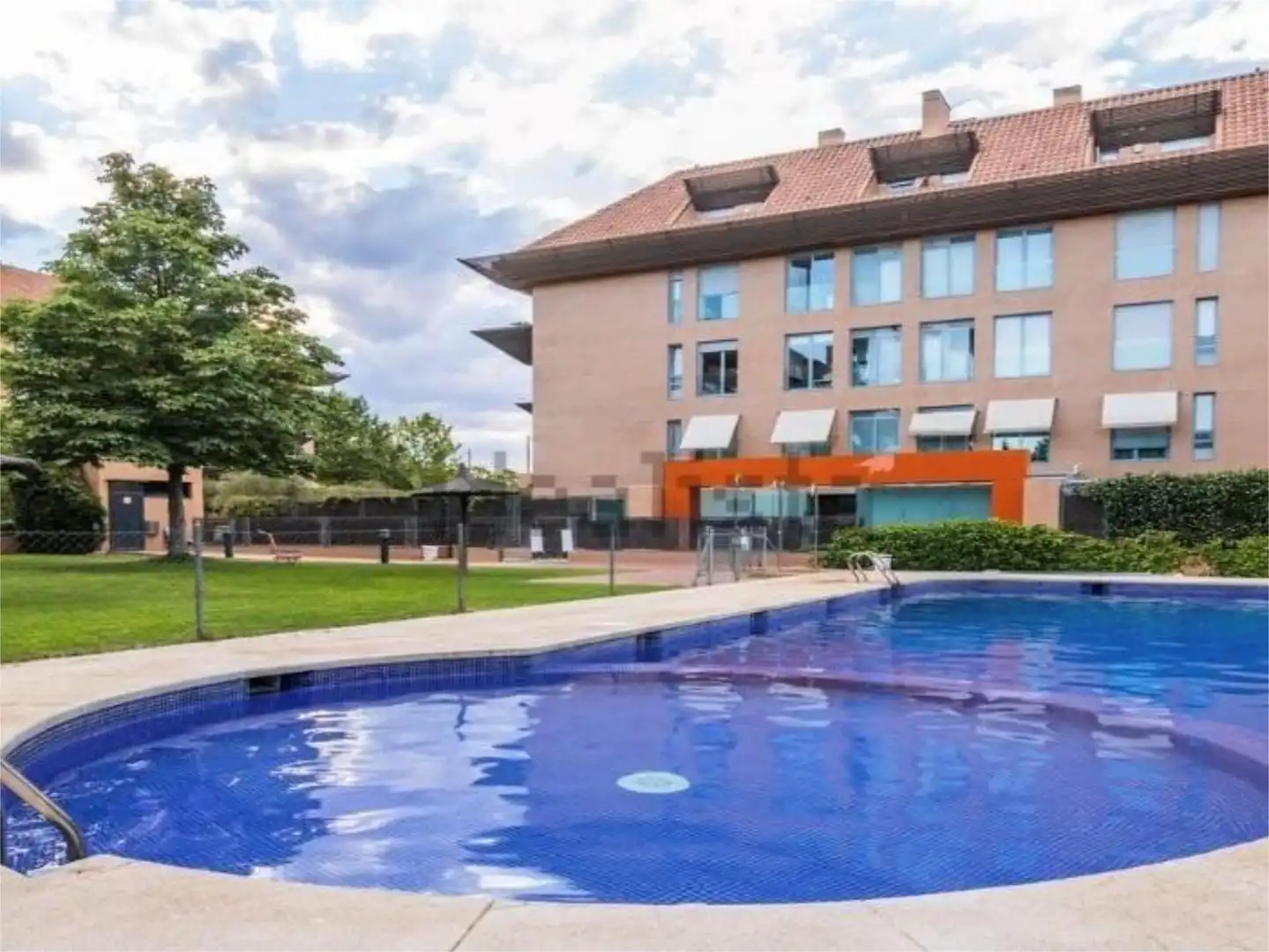 Piscina de Pis en venda en Boadilla del Monte amb Aire condicionat, Terrassa i Piscina