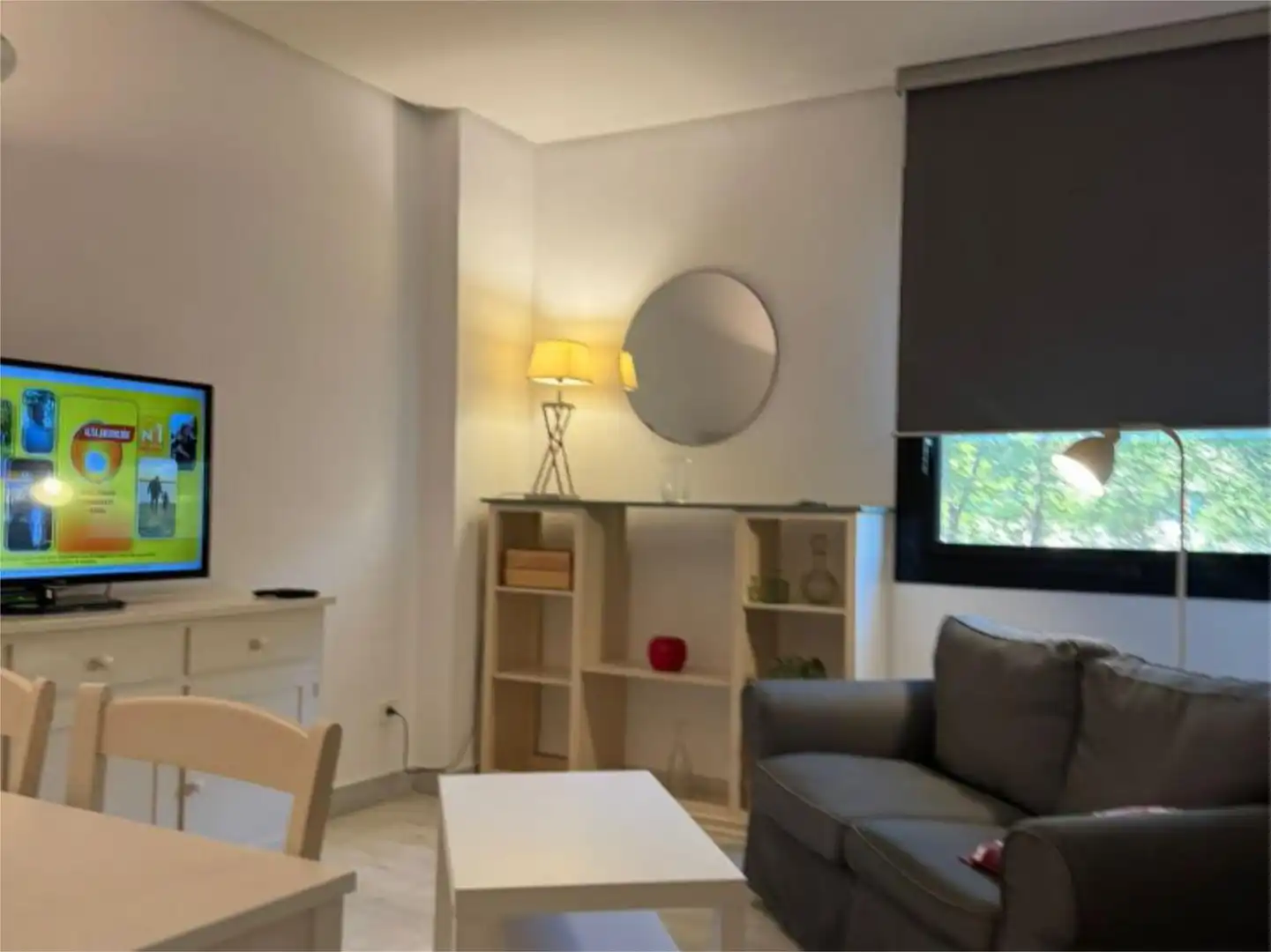 Sala d'estar de Apartament de lloguer en  Sevilla Capital amb Aire condicionat i Piscina