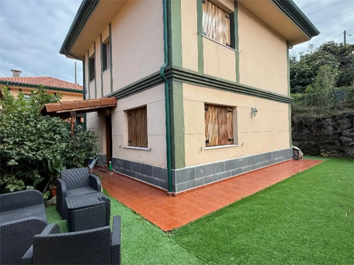 Vista exterior de Casa o chalet en venta en Castro-Urdiales con Terraza
