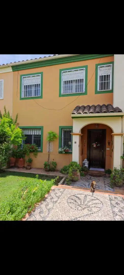 Vista exterior de Casa o xalet en venda en  Córdoba Capital amb Terrassa, Piscina i Balcó