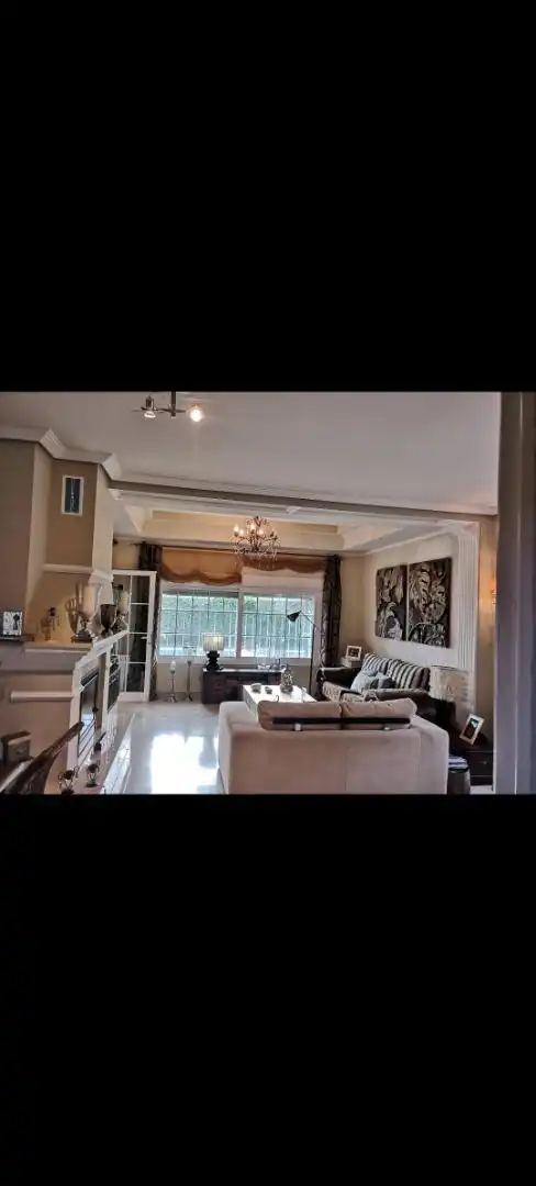 Sala d'estar de Casa o xalet en venda en  Córdoba Capital amb Terrassa, Piscina i Balcó