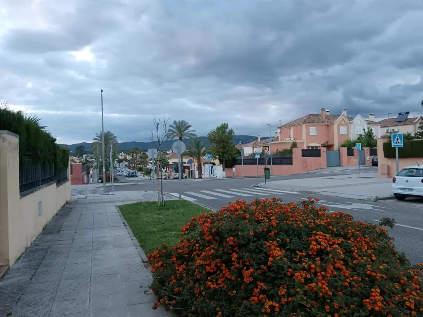 Vista exterior de Casa o xalet en venda en  Córdoba Capital amb Terrassa, Piscina i Balcó